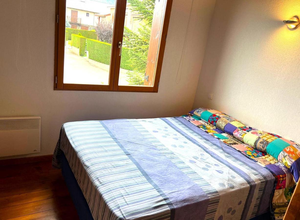 Casa Adosada Para Familias En Santa Leocadia Sainte-Léocadie Exteriör bild