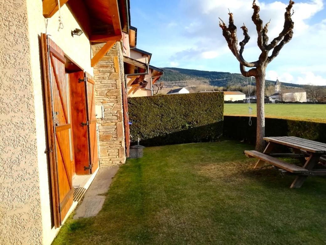 Casa Adosada Para Familias En Santa Leocadia Sainte-Léocadie Exteriör bild